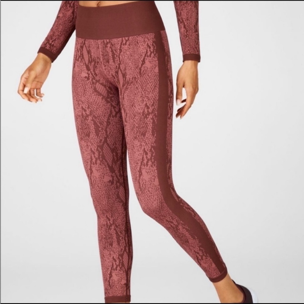 Fabletics High-Waisted Seamless Snakeskin 7/8 Leggings in Pink Reptilia